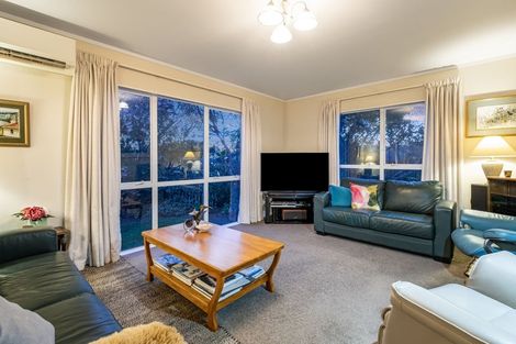 Photo of property in 21 Saunders Close, Whitby, Porirua, 5024