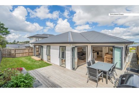 Photo of property in 30 Accolage Boulevard, Kumeu, 0810