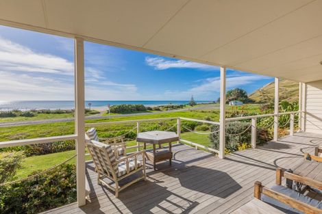 Photo of property in 70 Pourerere Road, Pourerere, Omakere, 4271