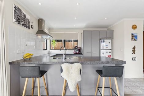 Photo of property in 48a Lewisham Street, Highland Park, Auckland, 2010