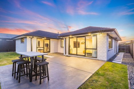 Photo of property in 3 Foremast Place, Whitby, Porirua, 5024