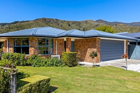 Photo of property in 19 Captains Close, Waikawa, Picton, 7220