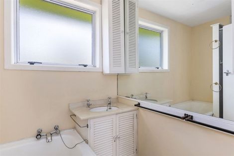 Photo of property in 261 Fifield Terrace, Opawa, Christchurch, 8023