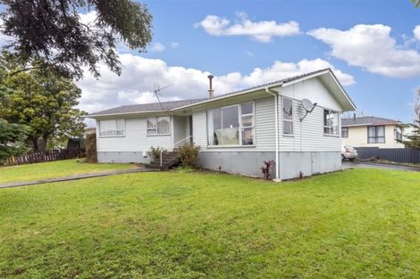 Photo of property in 2 Heyford Close, Mangere, Auckland, 2022