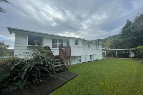 Photo of property in 1 Pohue Grove, Stokes Valley, Lower Hutt, 5019