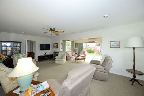 Photo of property in 17 Thurso Place, New Brighton, Christchurch, 8083