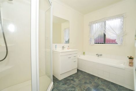 Photo of property in 11 Corsair Place, Melville, Hamilton, 3206