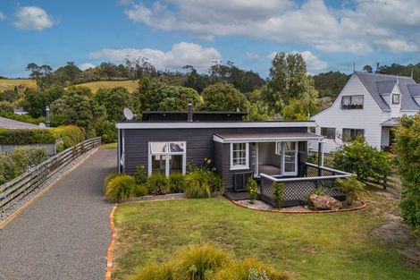 Photo of property in 24 Captain Cook Road, Cooks Beach, Whitianga, 3591