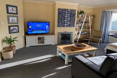 Photo of property in 72a Summerhill Drive, Fitzherbert, Palmerston North, 4410