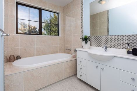 Photo of property in 4 Rowanwood Close, Halswell, Christchurch, 8025