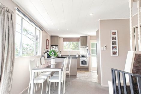 Photo of property in 22b Hillside Drive, Maoribank, Upper Hutt, 5018