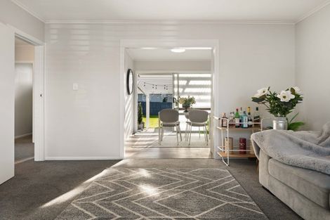 Photo of property in 24 Cobham Crescent, Kelston, Auckland, 0602