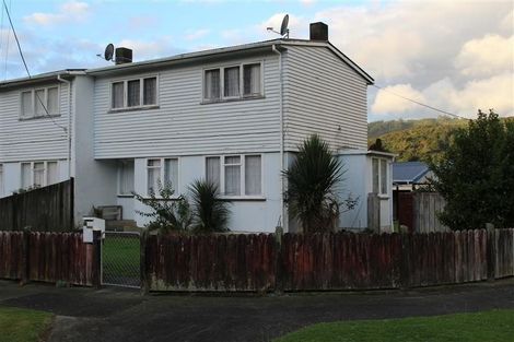 Photo of property in 11 Wainhouse Street, Stokes Valley, Lower Hutt, 5019