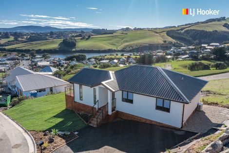Photo of property in 14 Sunset Terrace, Waikanae Beach, Waikanae, 5036