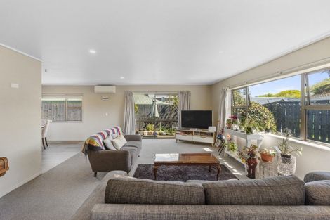 Photo of property in 2/7 Kathleen Place, Rainbow Point, Taupo, 3330