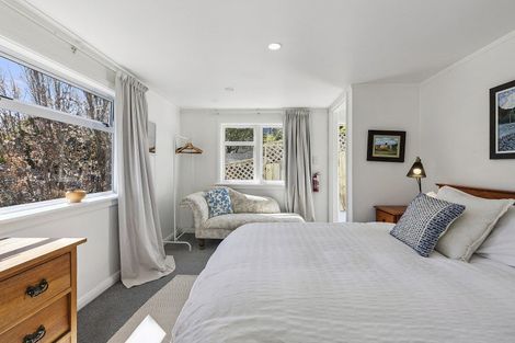 Photo of property in 15 Glanmire Road, Newlands, Wellington, 6037