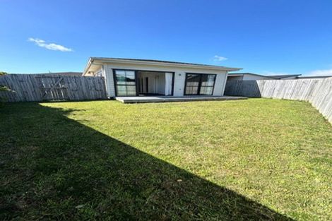 Photo of property in 10 Poutawa Lane, Clarks Beach, 2122