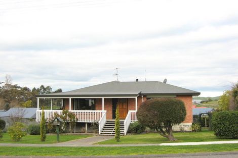 Photo of property in 37 Domain Road, Waipawa, 4210