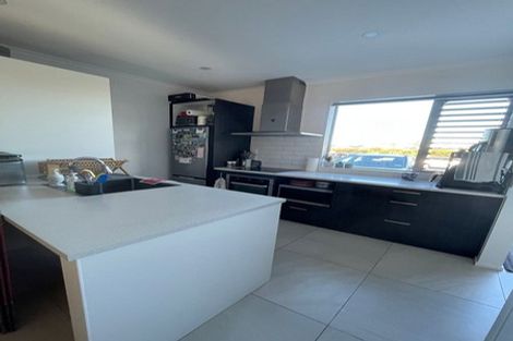 Photo of property in 36 Owen Chapman Drive, Red Beach, 0932