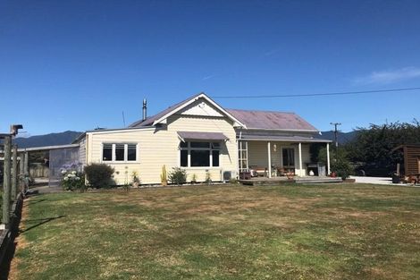 Photo of property in 98 Abel Tasman Drive, Takaka, 7110