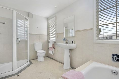 Photo of property in 10 Quedley Court, Eastern Beach, Auckland, 2012