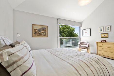 Photo of property in 5f Church Street, Devonport, Auckland, 0624