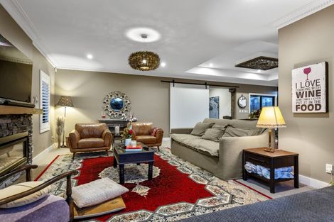 Photo of property in 12 Veale Road, Frankleigh Park, New Plymouth, 4310