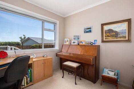 Photo of property in 16 Mana View Road, Paremata, Porirua, 5026
