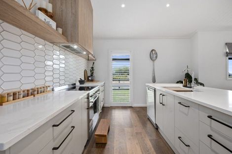 Photo of property in 2 Seven Oaks Drive, Kinloch, Taupo, 3377