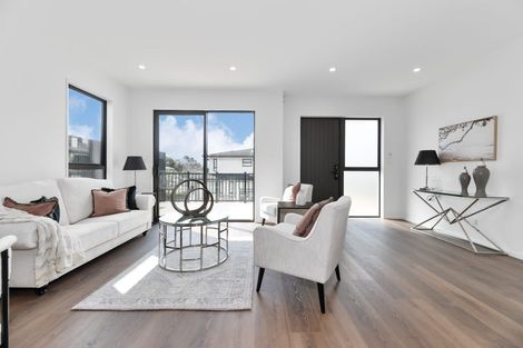 Photo of property in 1a Adelie Place, Murrays Bay, Auckland, 0630