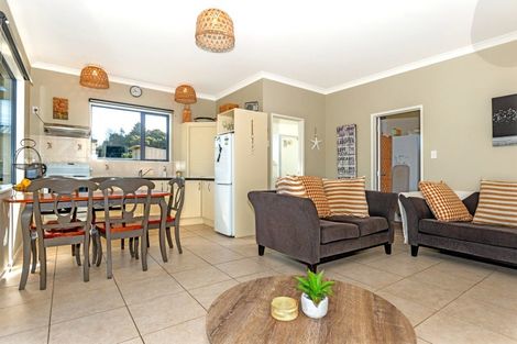 Photo of property in 13 Ratau Street, Mahia, 4198