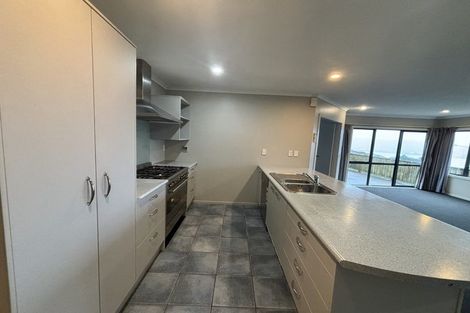 Photo of property in 7 Greenstone Place, Aotea, Porirua, 5024
