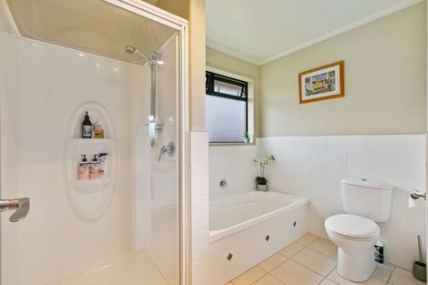 Photo of property in 2 Eagle Street, Welcome Bay, Tauranga, 3112