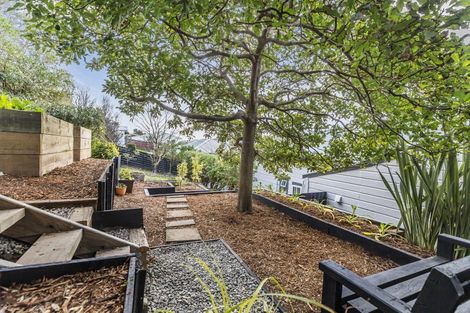 Photo of property in 66 Eden Street, Island Bay, Wellington, 6023