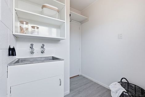 Photo of property in 1/92 Lake Road, Northcote, Auckland, 0627