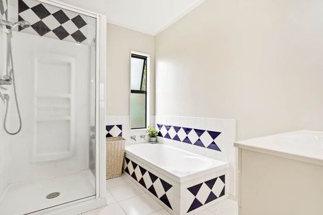 Photo of property in 2/25 Anne Mclean Drive, Bayview, Auckland, 0629