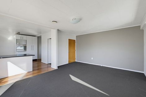 Photo of property in 5 Mayfair Place, Westown, New Plymouth, 4310