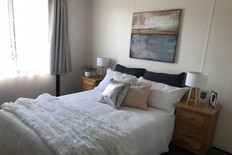 Photo of property in 1/4 Hanson Place, West Harbour, Auckland, 0618