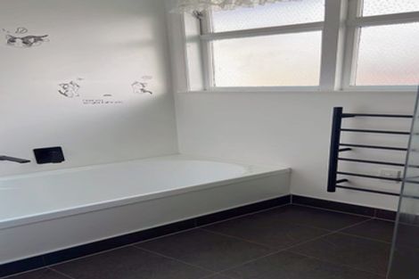 Photo of property in 1/204 Beach Haven Road, Beach Haven, Auckland, 0626