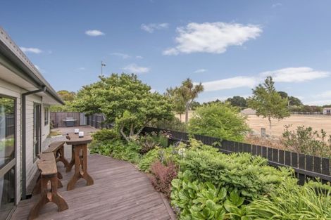 Photo of property in 3 Pinaster Place, Parklands, Christchurch, 8083