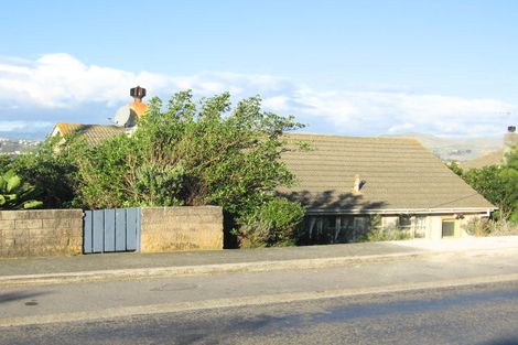 Photo of property in 32 Pikarere Street, Titahi Bay, Porirua, 5022