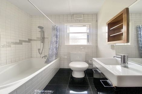 Photo of property in Ionian Flats, 123-125 Brougham Street, Mount Victoria, Wellington, 6011
