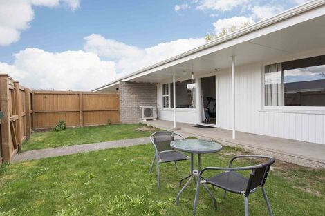 Photo of property in 2/9 Curletts Road, Sockburn, Christchurch, 8042