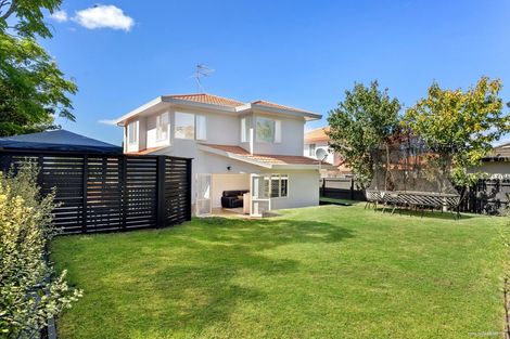 Photo of property in 1/64 Hogans Road, Glenfield, Auckland, 0629