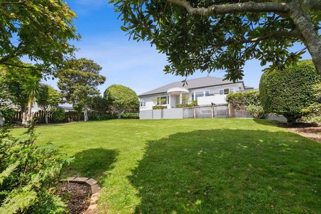 Photo of property in 43 Paynters Avenue, Strandon, New Plymouth, 4312