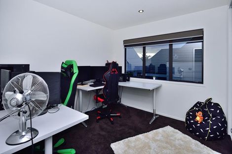 Photo of property in 136 East Coast Road, Forrest Hill, Auckland, 0620