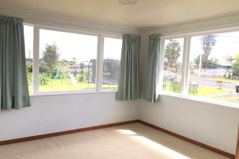 Photo of property in 6 Tawa Road, Te Atatu Peninsula, Auckland, 0610