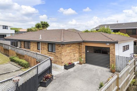 Photo of property in 2/9 Perendale Close, Somerville, Auckland, 2014