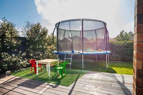 Photo of property in 35 Chestnut Close, Kelvin Grove, Palmerston North, 4414