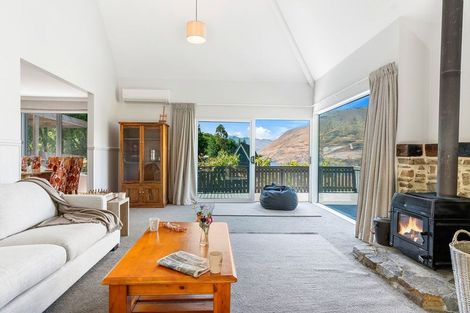 Photo of property in 8 Arawata Terrace, Fernhill, Queenstown, 9300